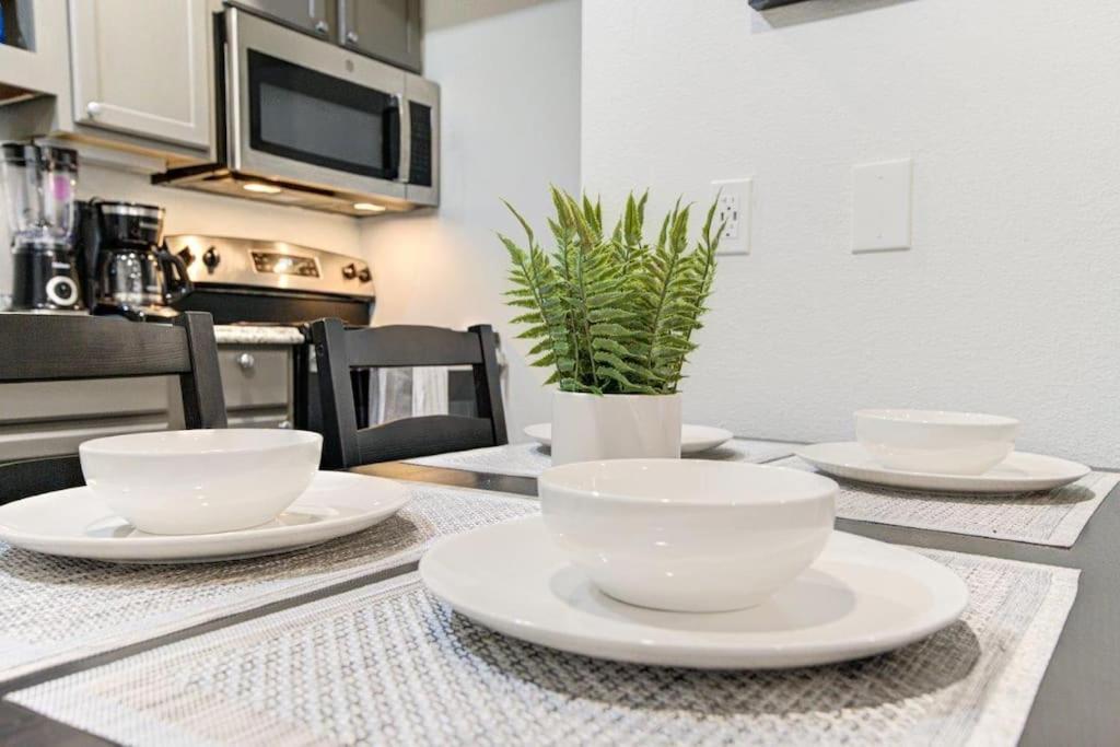 Lux Suite /King Bed /Free Parking/Pool/First Floor Houston Luaran gambar