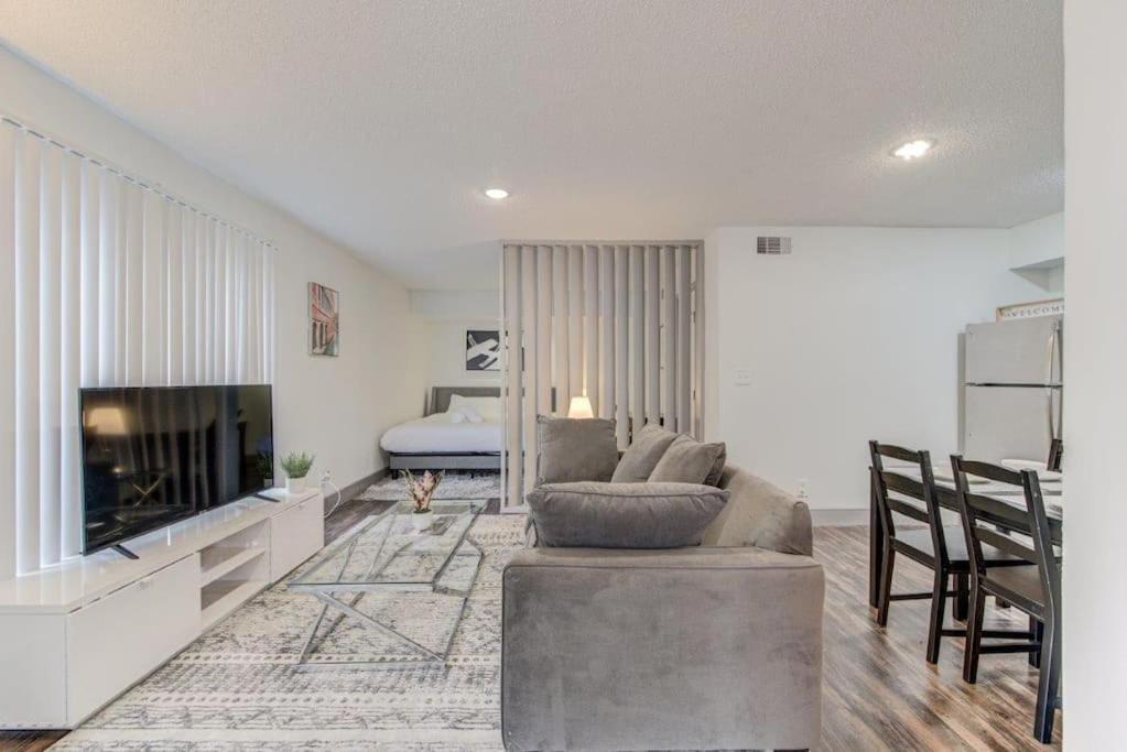 Lux Suite /King Bed /Free Parking/Pool/First Floor Houston Luaran gambar