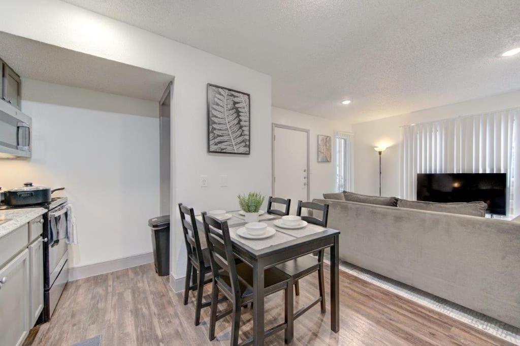Lux Suite /King Bed /Free Parking/Pool/First Floor Houston Luaran gambar