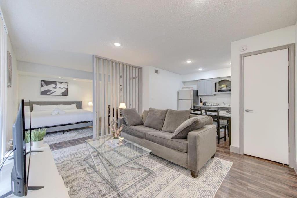 Lux Suite /King Bed /Free Parking/Pool/First Floor Houston Luaran gambar